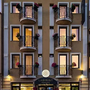 https://labirint.bucharesthotelsnow.com